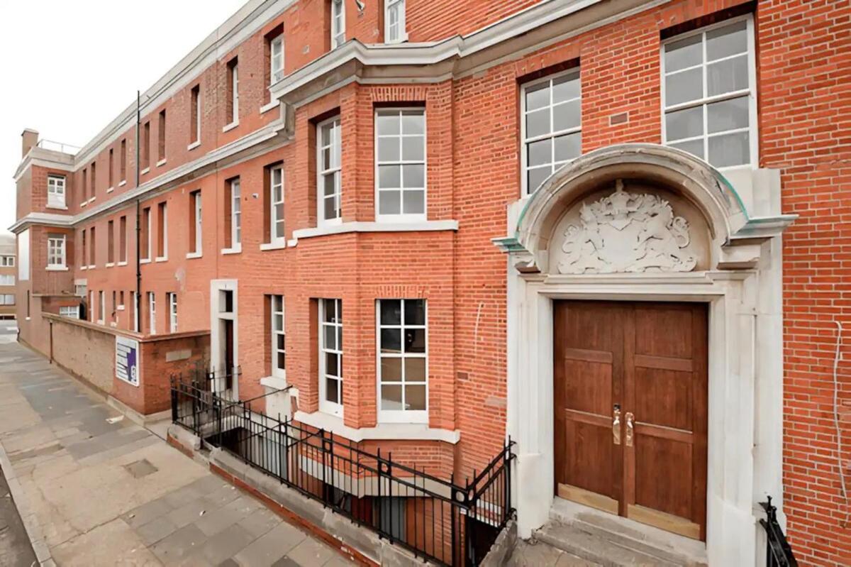 Modern 2 Bed Flat In East * London
